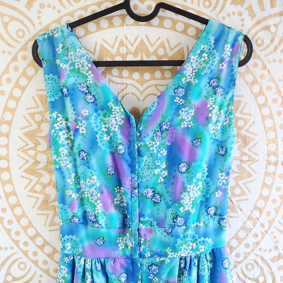 ✨Posh Editor's Pick✨ Vintage 1960s dress - Picture 4 of 7